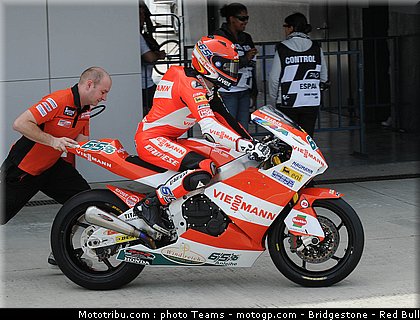 moto2_bradl_15_jerez_2010.jpg
