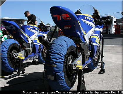moto2_tech3_1_jerez_2010.jpg