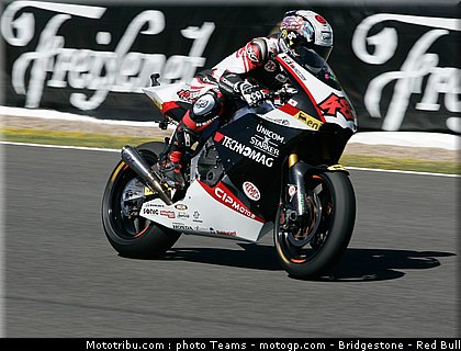 moto2_tomizawa_03_jerez_2010.jpg