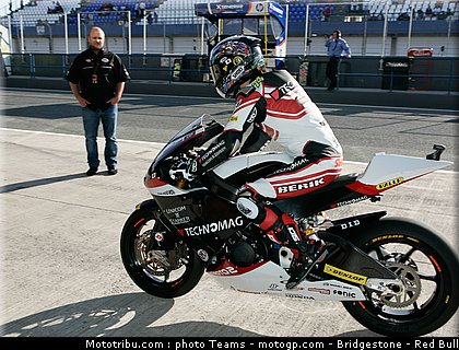 moto2_tomizawa_05_jerez_2010.jpg