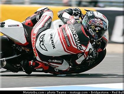 moto2_tomizawa_13_jerez_2010.jpg