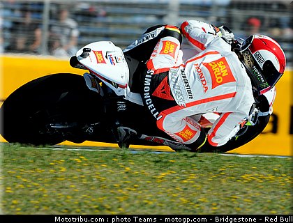 motogp_simoncelli_17_jerez_2010.jpg
