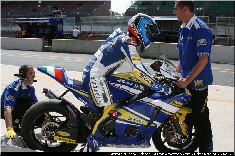 moto2_derosa_02_france_2010