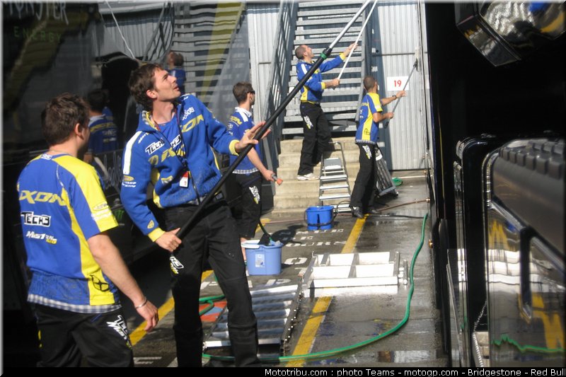 moto2_tech3_6_france_2010