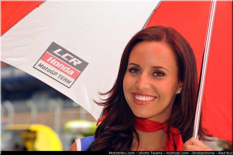 motogp_pit_babes_france_2010_05