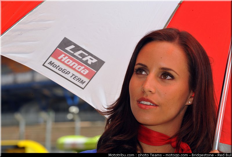 motogp_pit_babes_france_2010_06