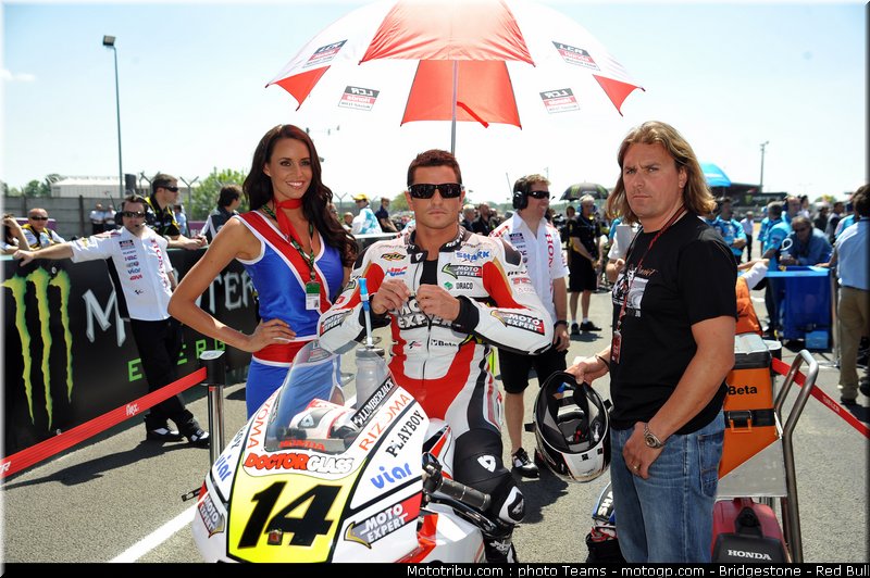 motogp_pit_babes_france_2010_13