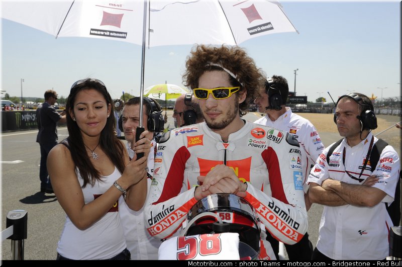 motogp_pit_babes_france_2010_15