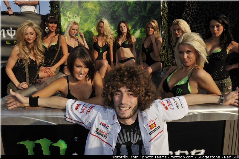 motogp_pit_babes_france_2010_19