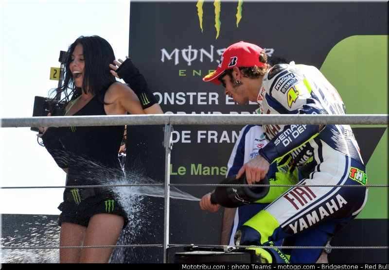 motogp_pit_babes_france_2010_21