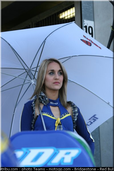 motogp_pit_babes_france_2010_30
