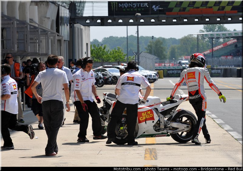 motogp_simoncelli_04_france_2010