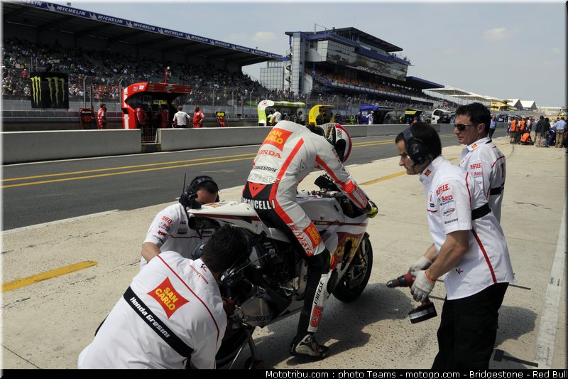 motogp_simoncelli_23_france_2010