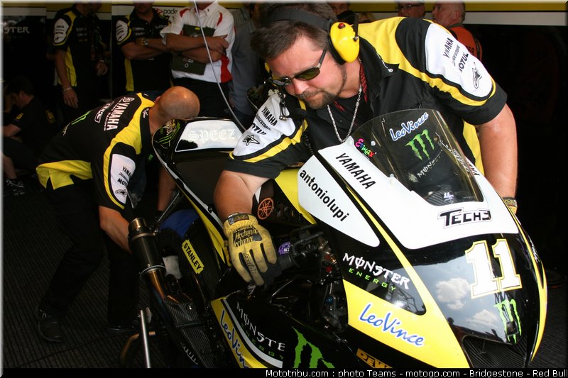 motogp_spies_09_france_2010