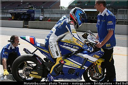 moto2_derosa_02_france_2010.jpg