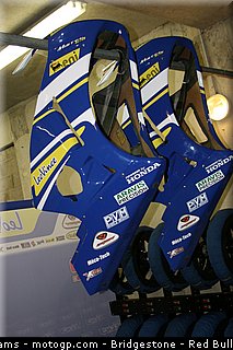 moto2_tech3_2_france_2010.jpg
