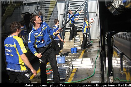 moto2_tech3_6_france_2010.jpg
