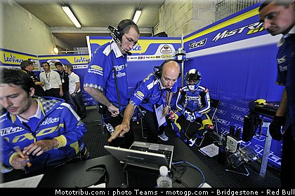 moto2_tech3_8_france_2010.jpg