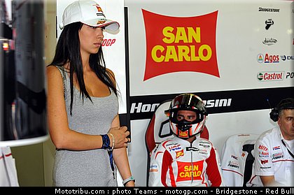 motogp_pit_babes_france_2010_04.jpg