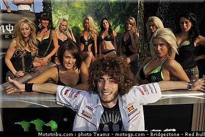 motogp_pit_babes_france_2010_19.jpg
