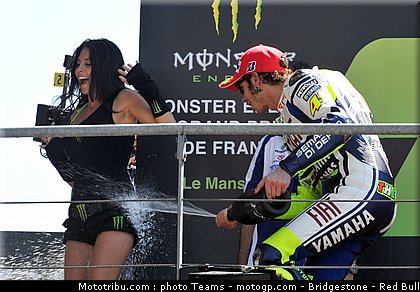 motogp_pit_babes_france_2010_21.jpg