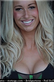 motogp_pit_babes_france_2010_27.jpg