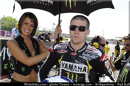 motogp_pit_babes_france_2010_35.jpg