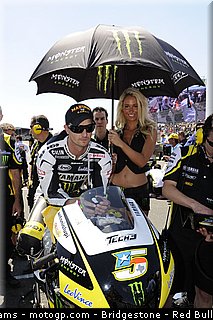 motogp_pit_babes_france_2010_49.jpg