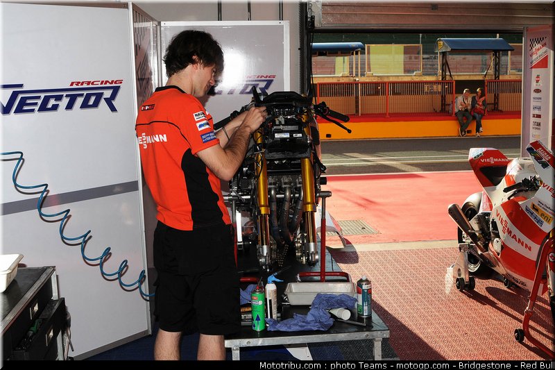 moto2_bradl_10_italie_2010