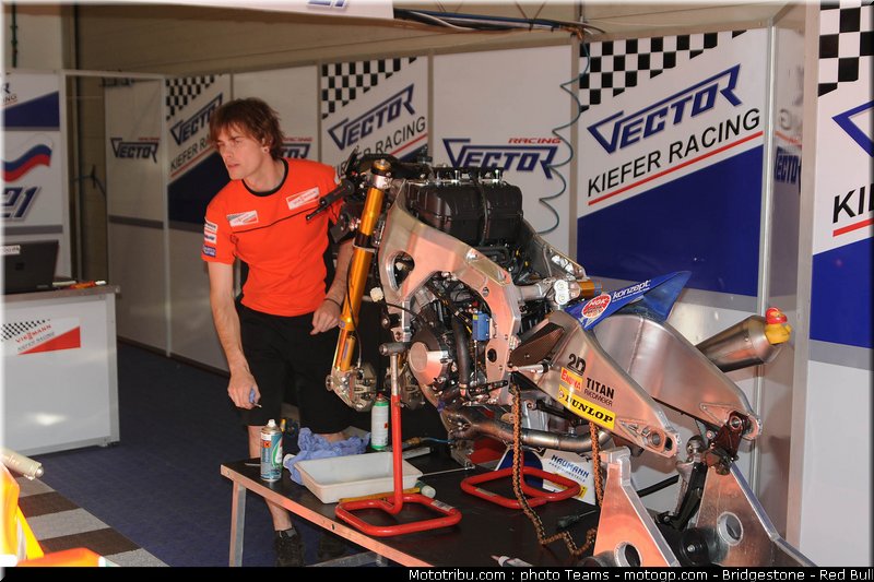 moto2_bradl_11_italie_2010