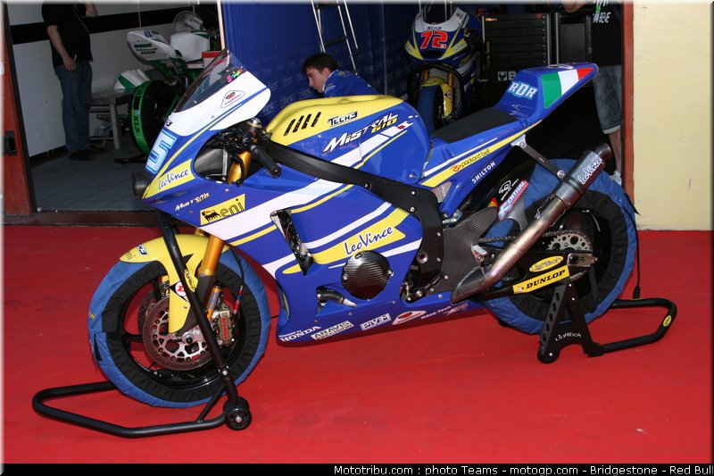 moto2_derosa_09_italie_2010