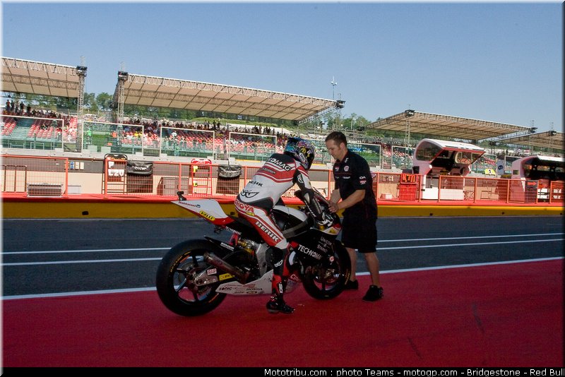 moto2_tomizawa_18_italie_2010