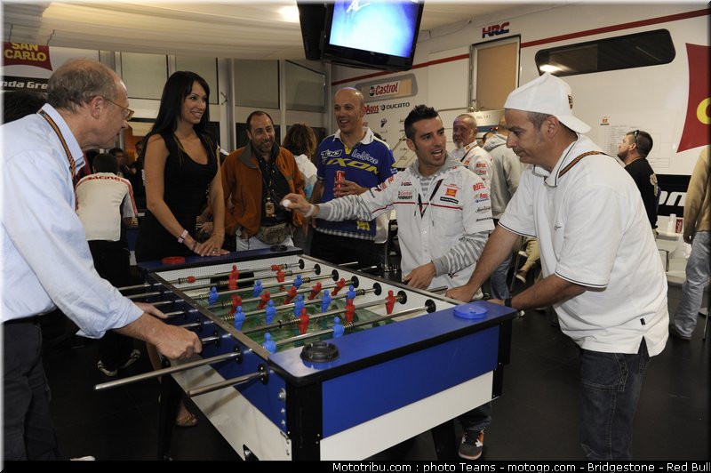 motogp_pitbabes_italie_2010_006