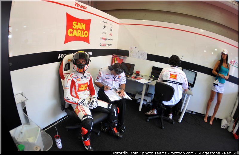 motogp_pitbabes_italie_2010_007