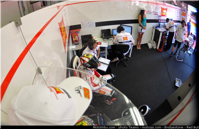 motogp_pitbabes_italie_2010_008