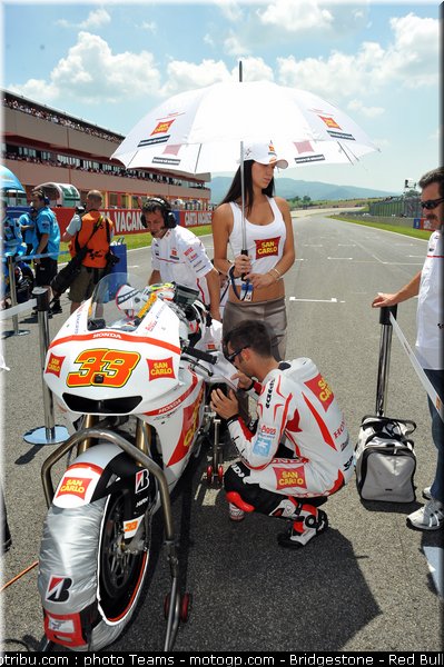 motogp_pitbabes_italie_2010_028