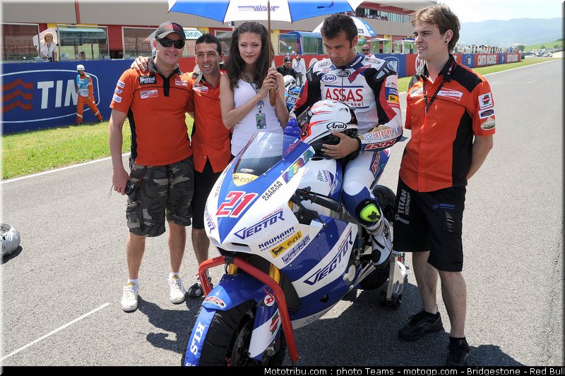 motogp_pitbabes_italie_2010_075