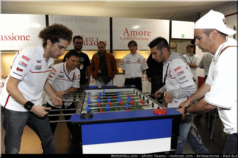 motogp_simoncelli_04_italie_2010