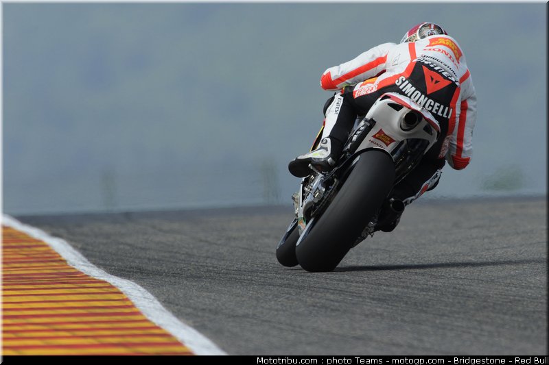 motogp_simoncelli_25_italie_2010