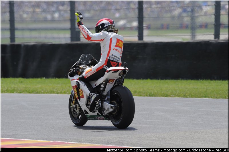 motogp_simoncelli_31_italie_2010