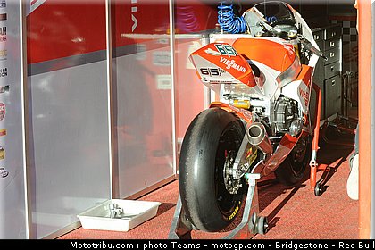 moto2_bradl_09_italie_2010.jpg