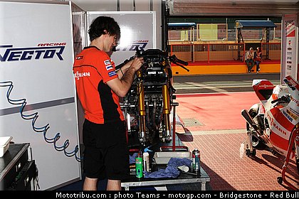 moto2_bradl_10_italie_2010.jpg