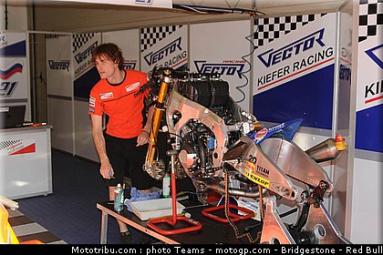moto2_bradl_11_italie_2010.jpg