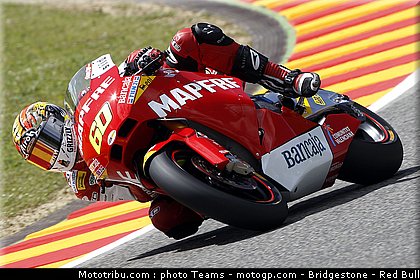 moto2_simon_08_italie_2010.jpg