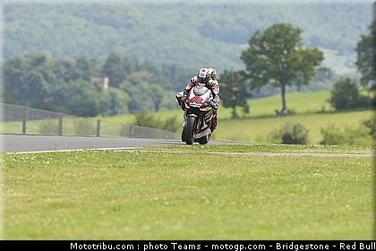 moto2_tomizawa_06_italie_2010.jpg