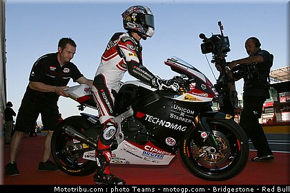moto2_tomizawa_14_italie_2010.jpg