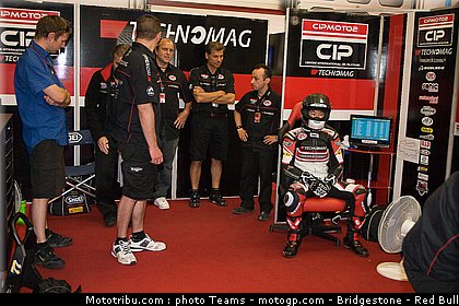 moto2_tomizawa_16_italie_2010.jpg