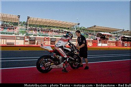 moto2_tomizawa_18_italie_2010.jpg