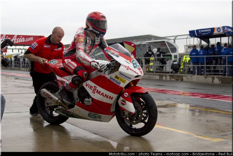 moto2_bradl_01_angleterre_2010