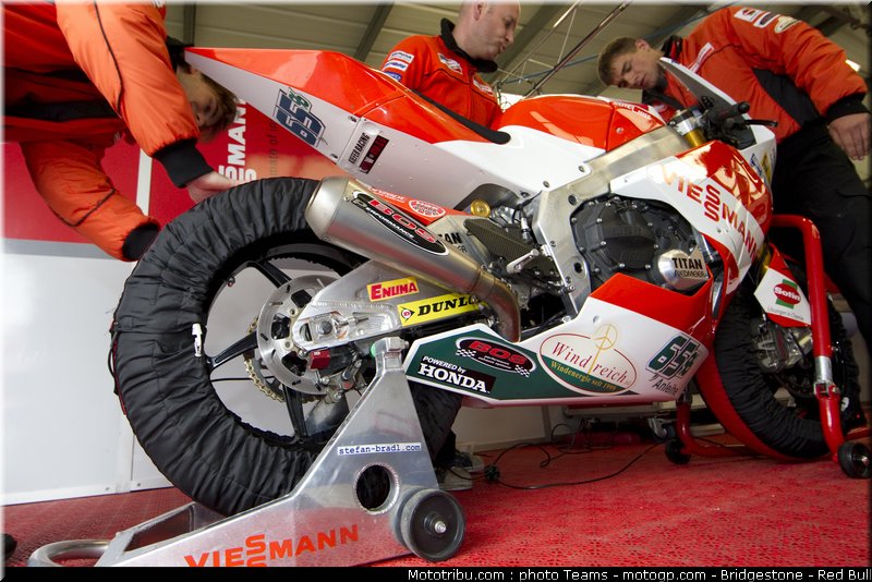 moto2_bradl_06_angleterre_2010